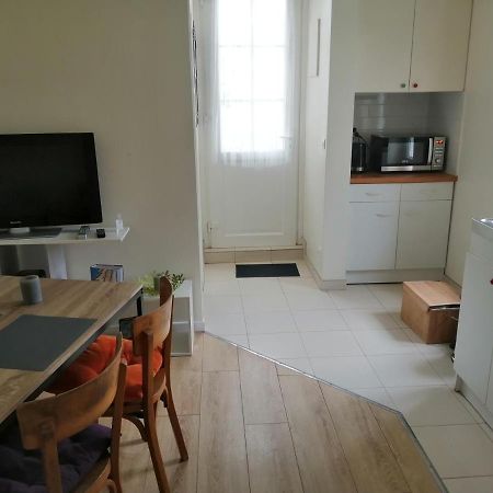 Petite Maisonnette Atypique Et Son Jardinet Corps-Nuds Exterior foto