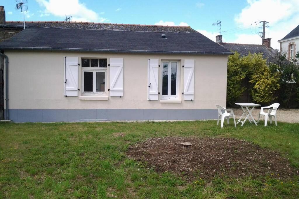 Petite Maisonnette Atypique Et Son Jardinet Corps-Nuds Exterior foto