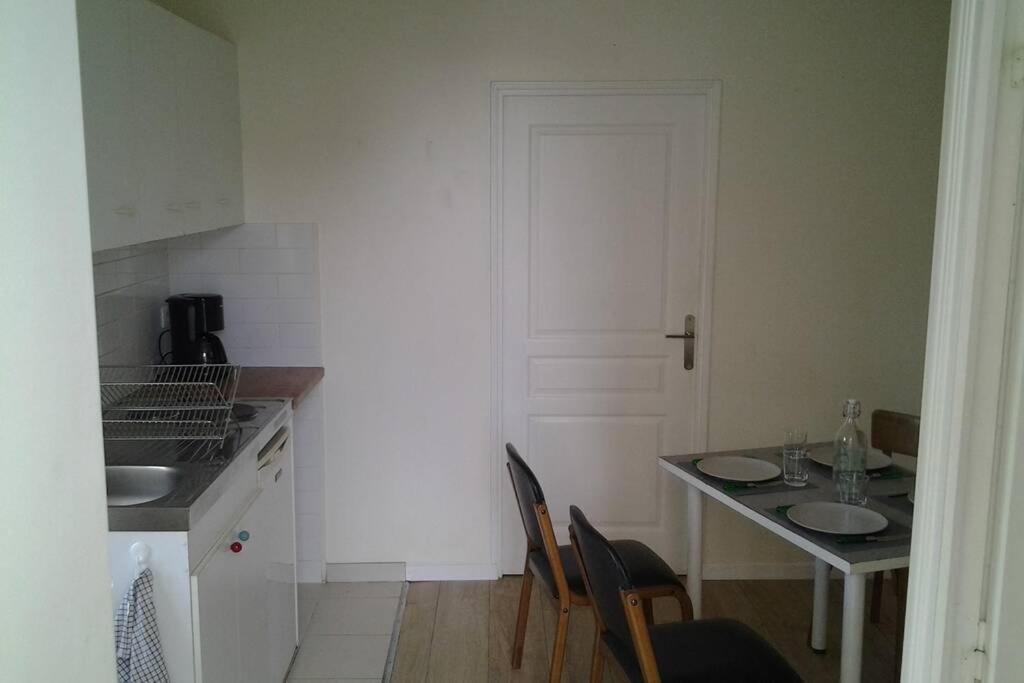 Petite Maisonnette Atypique Et Son Jardinet Corps-Nuds Exterior foto