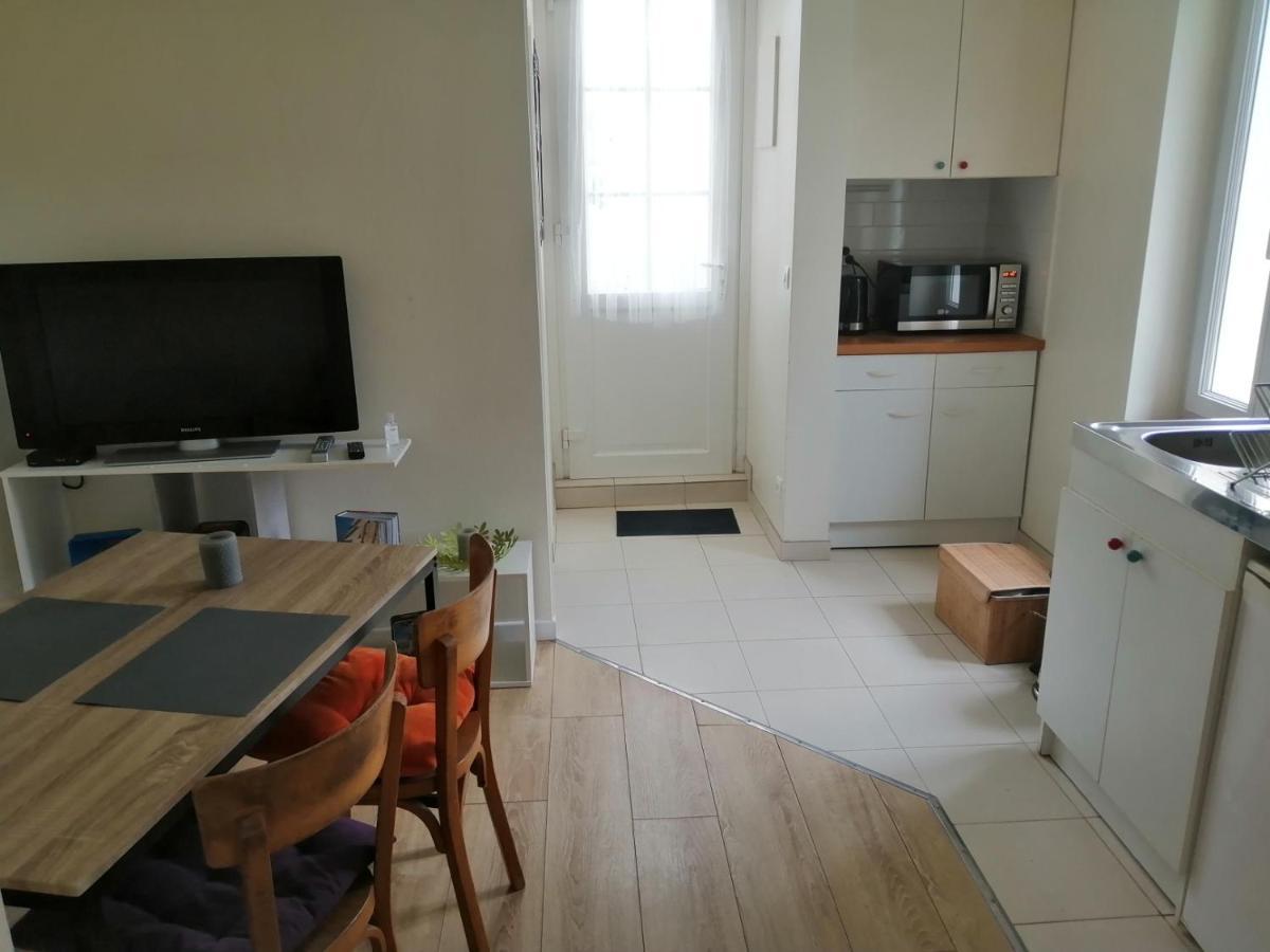 Petite Maisonnette Atypique Et Son Jardinet Corps-Nuds Exterior foto